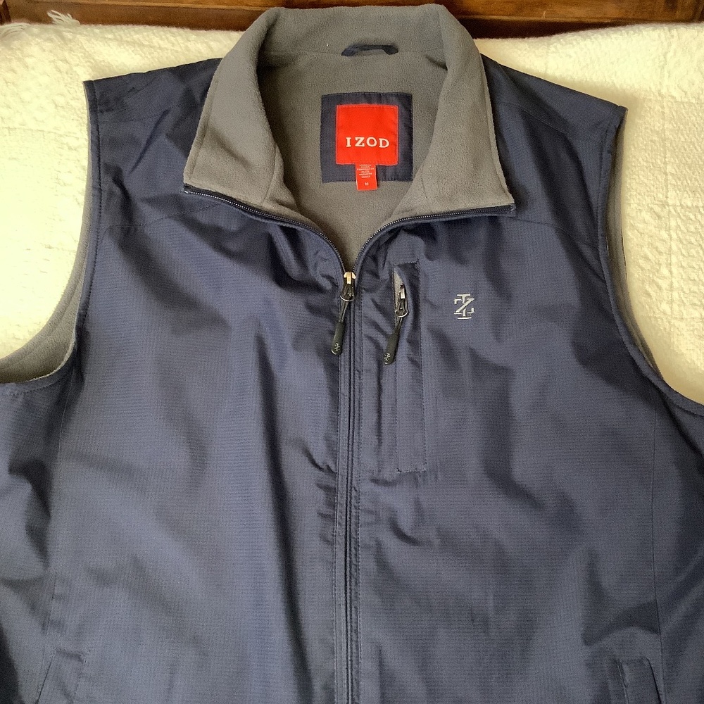 Euc Mens IZOD navy lined vest